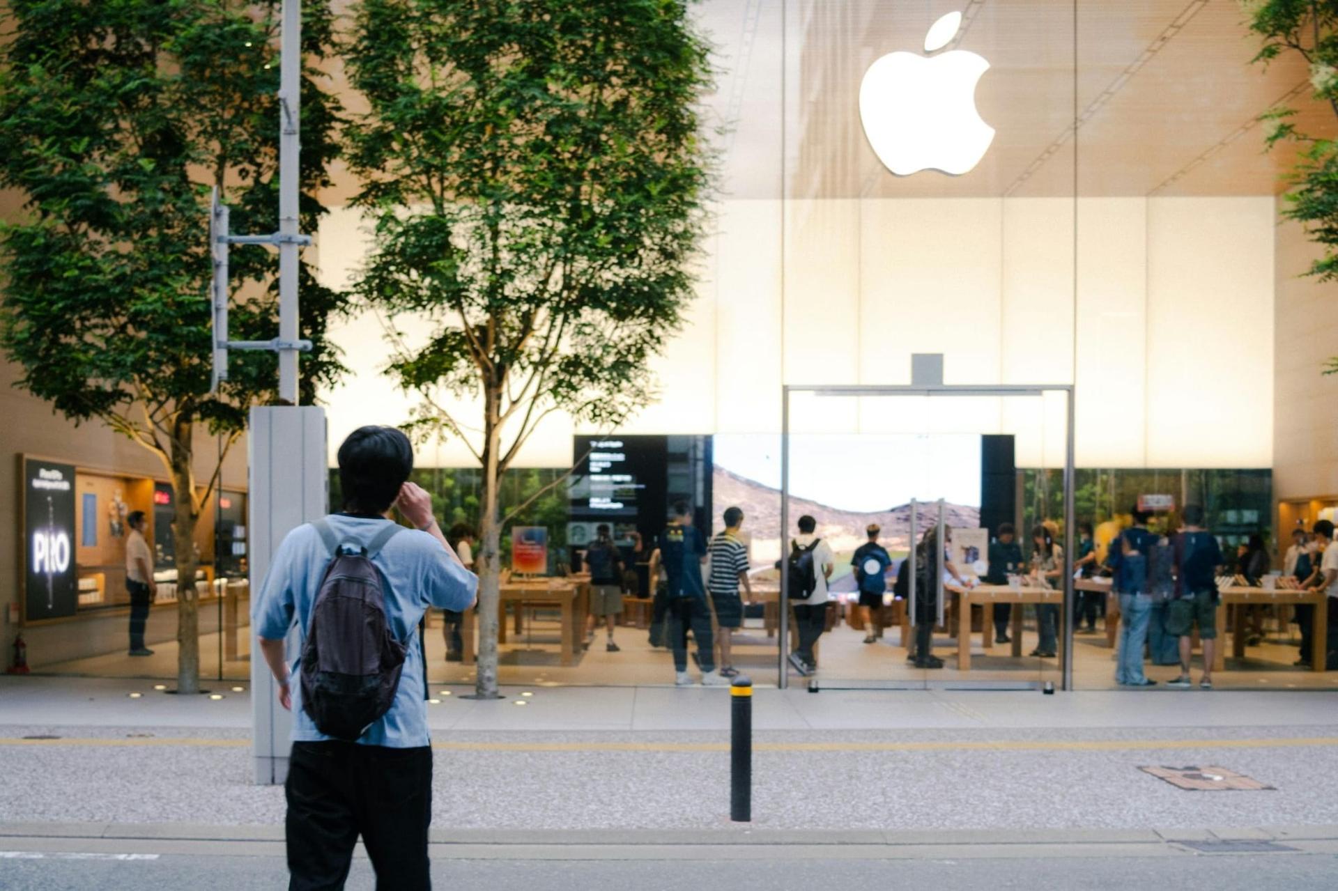 2026 Guide to Buying Outdoor Digital Signage Displays