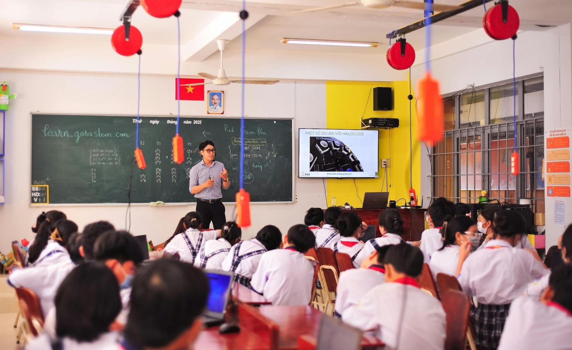 The Many Benefits of Digital Signage in Education