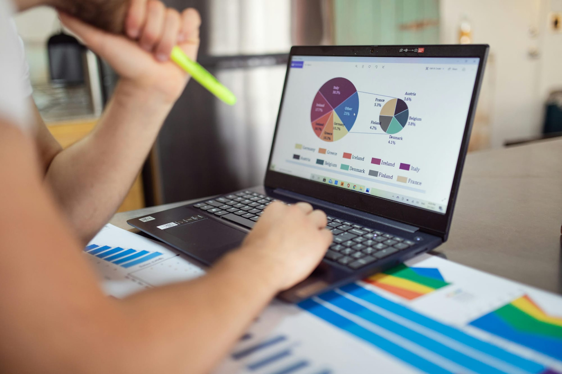 Metrics vs KPIs: What’s the Difference and Why it Matters