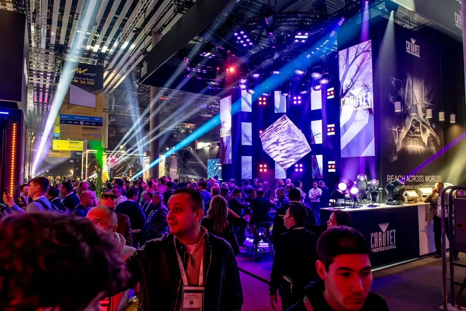 Learn Digital Signage in 2026: Pubs, Podcasts, & Experts
