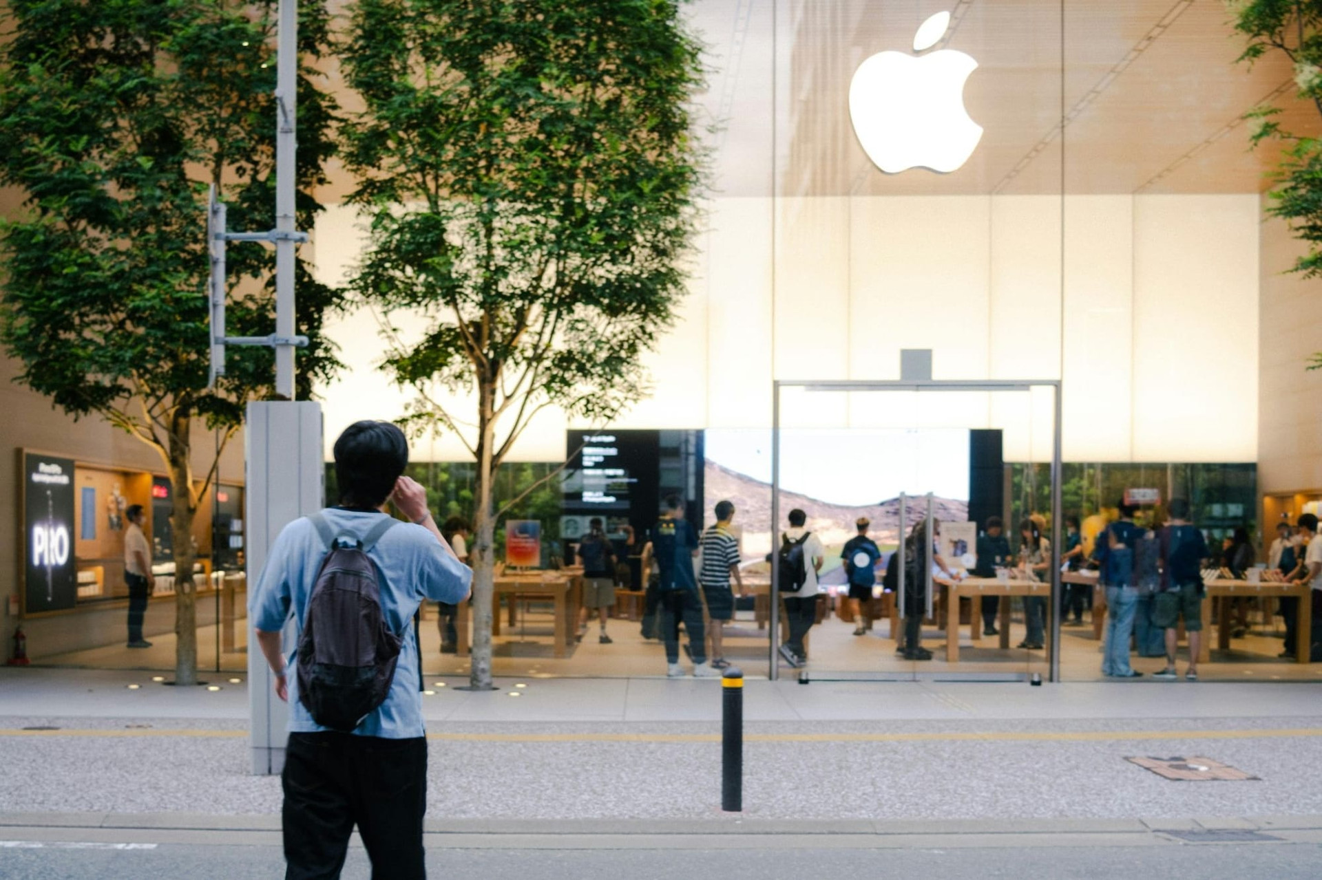 2026 Guide to Buying Outdoor Digital Signage Displays