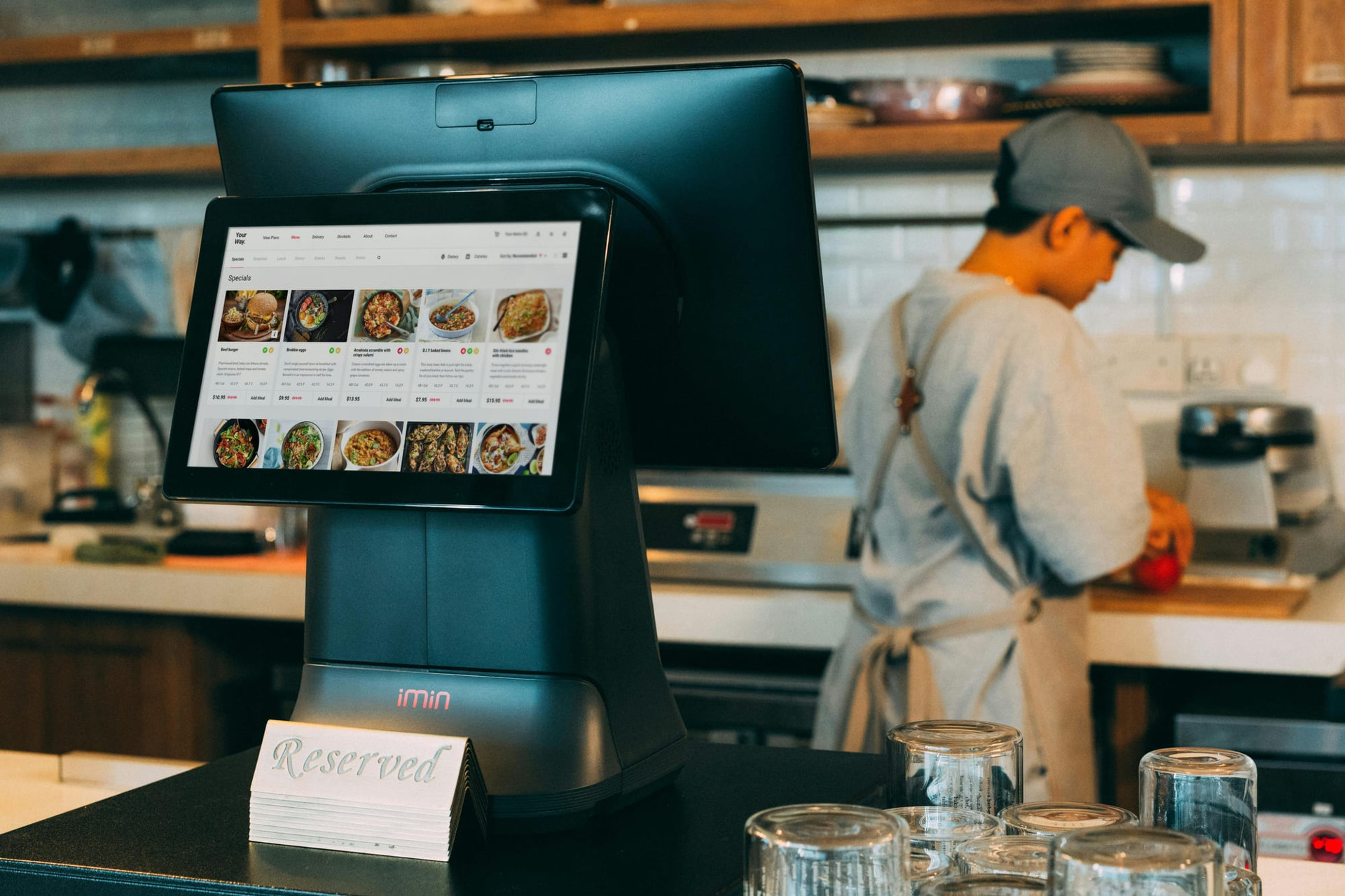 Digital Menu Boards Features for Fast-Casual Restaurants